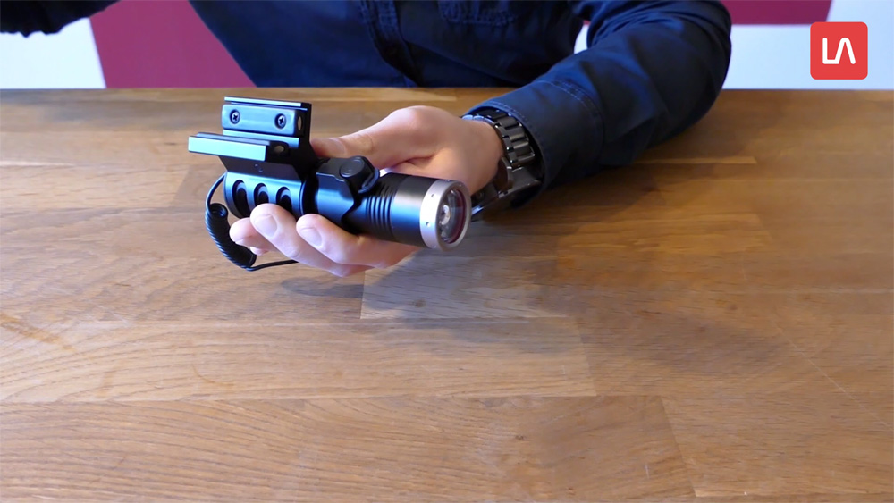 LED Lenser Taschenlampe mit Magnethalter und Kabelschalter